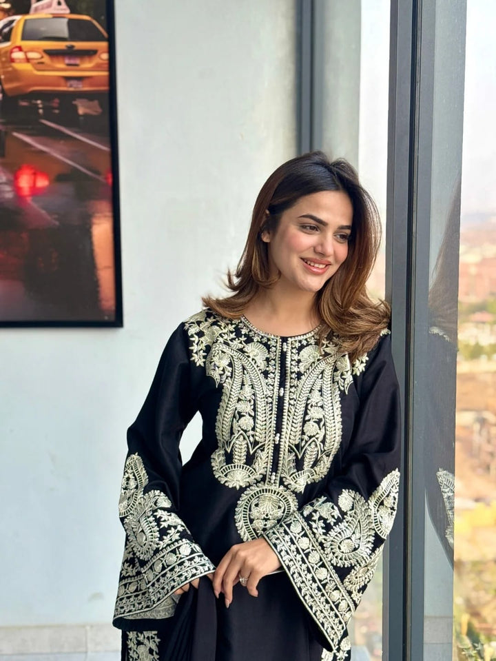 Onyx Grace Embroidered 2-Piece Suit